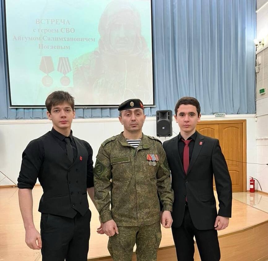 Участник программы «Доблесть гор» Айгум Ногаев в преддверии Дня защитника Отечества провел встречу со студентами медицинского колледжа имени Башларова.