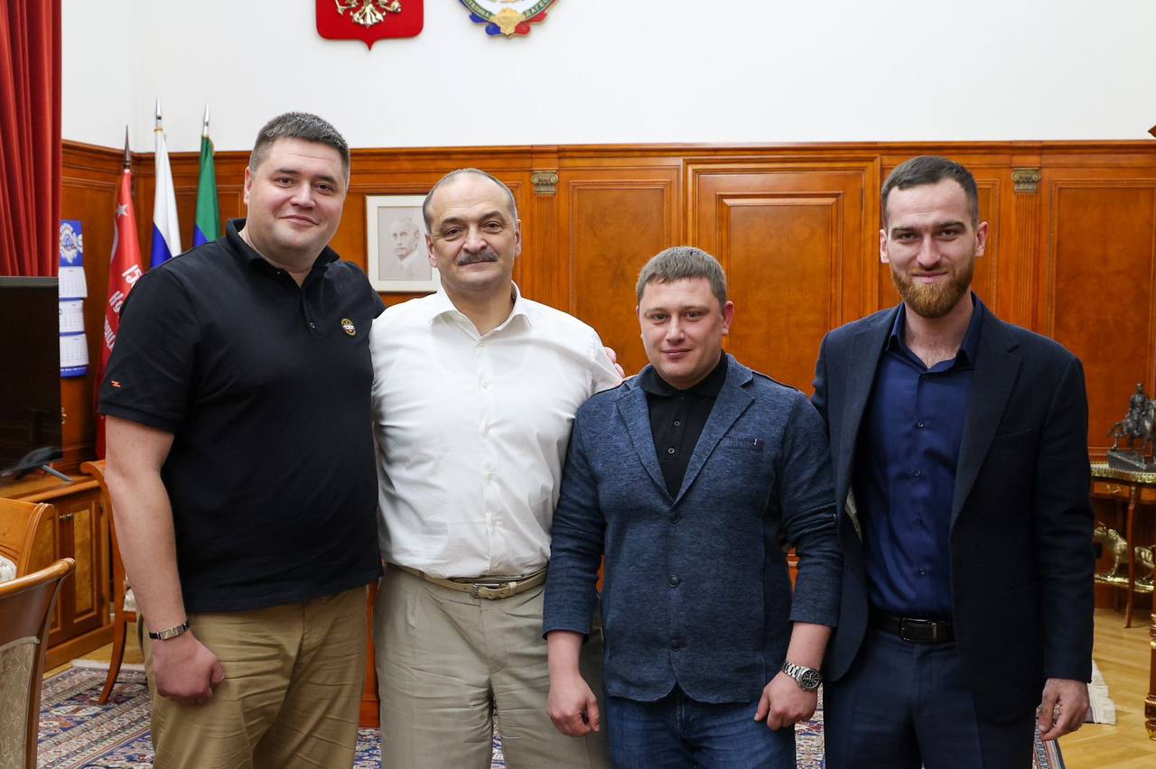 Сергей Меликов встретился с участниками программы развития «Время героев» Темирланом Абуталимовым, Александром Урюпиным и Владимиром Горохом