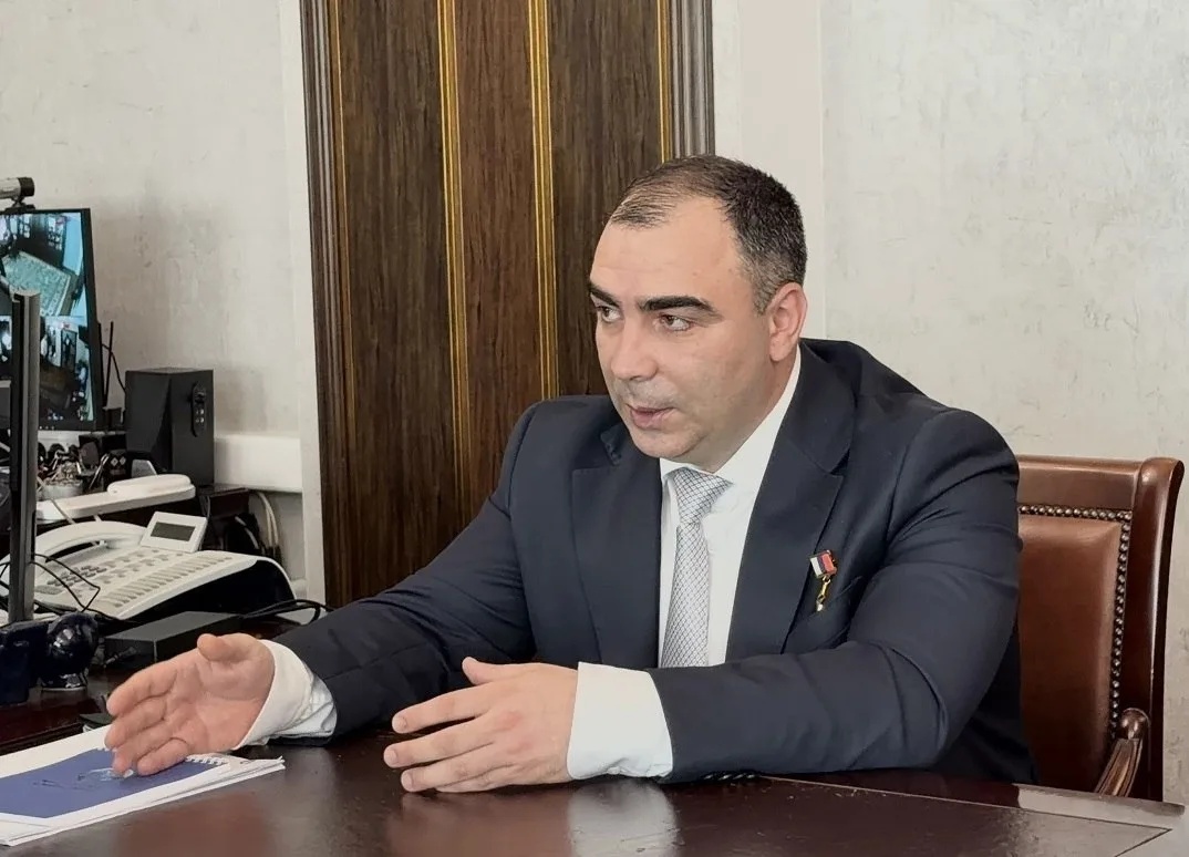 Руководитель налогового ведомства Дагестана провел встречу с Героем России Энвером Набиевым