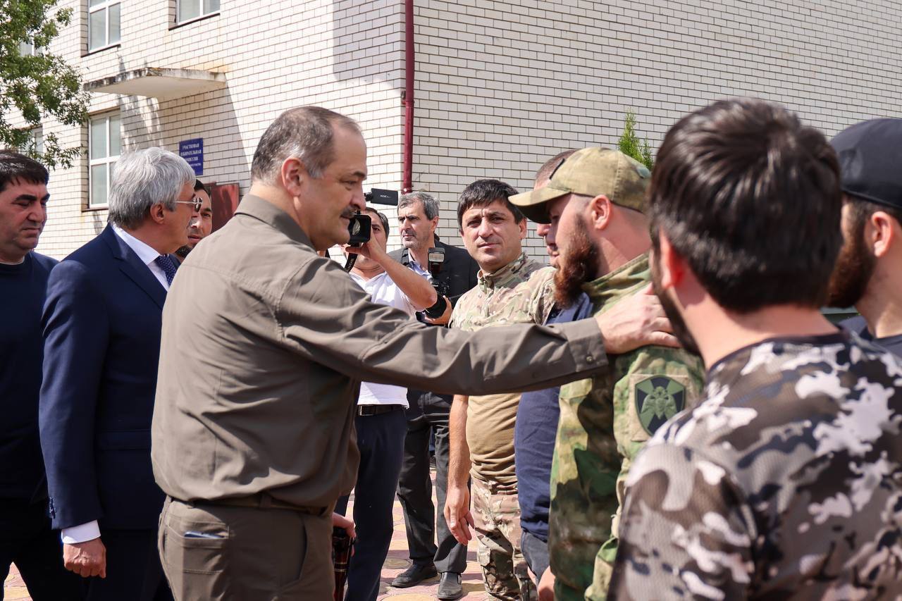 В Дагестане рассматривают возможность участия в кадровых проектах военнослужащих, задействованных в СВО, даже при отсутствии высшего образования.