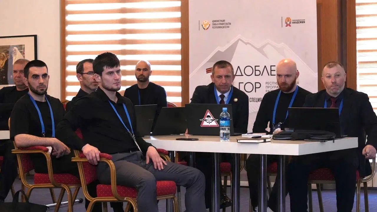 На площадке программы «Доблесть гор» состоялся разговор на равных с участием слушателей программы «Время героев» Энвера Набиева и Магомеда Валихова