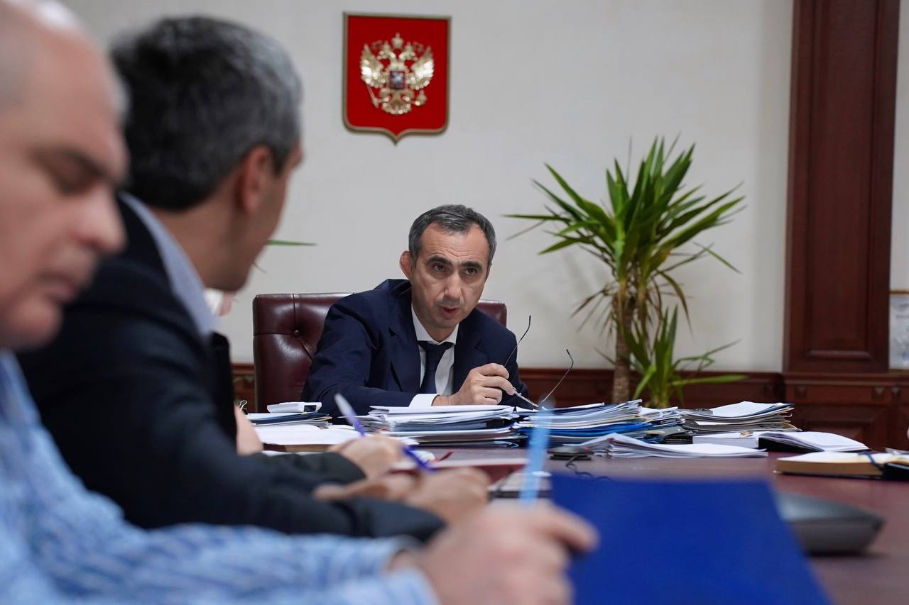 Участник проекта «Доблесть гор» Айдемир Исмаилов начал стажировку в Минимуществе Дагестана под наставничеством главы ведомства Заура Эминова