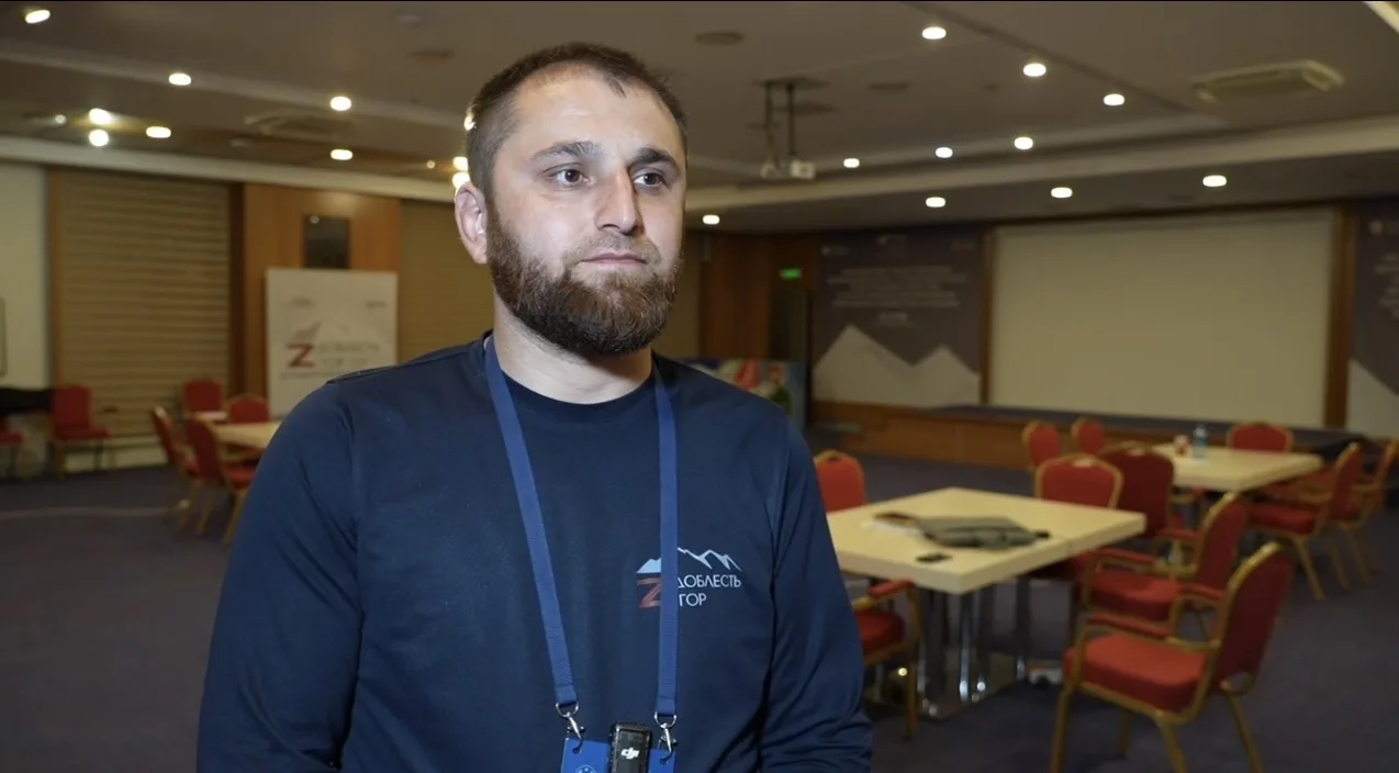 Участник программы «Доблесть гор» Магомедрасул Магомедов в рамках стажировки осваивает одну из самых сложных и ответственных сфер — строительство и жилищно-коммунальное хозяйство