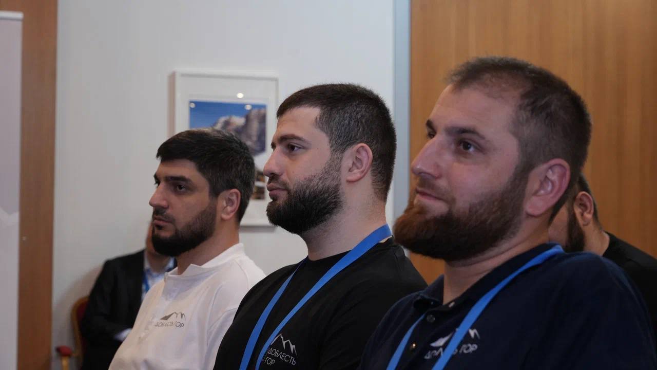 Мадина Магомедова рассказала участникам программы «Доблесть гор» о маркетинге и брендинге территорий.