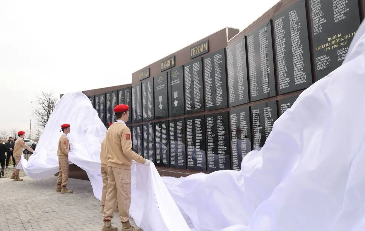 Участники республиканской программы развития «Доблесть гор» приняли участие в открытие Сада памяти в Кизлярском районе