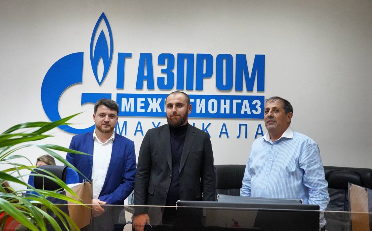 Участник проекта «Доблесть гор» Магомедрасул Магомедов в рамках стажировки в Минэнерго Дагестана ознакомился с работой «Газпром межрегионгаз Махачкала»